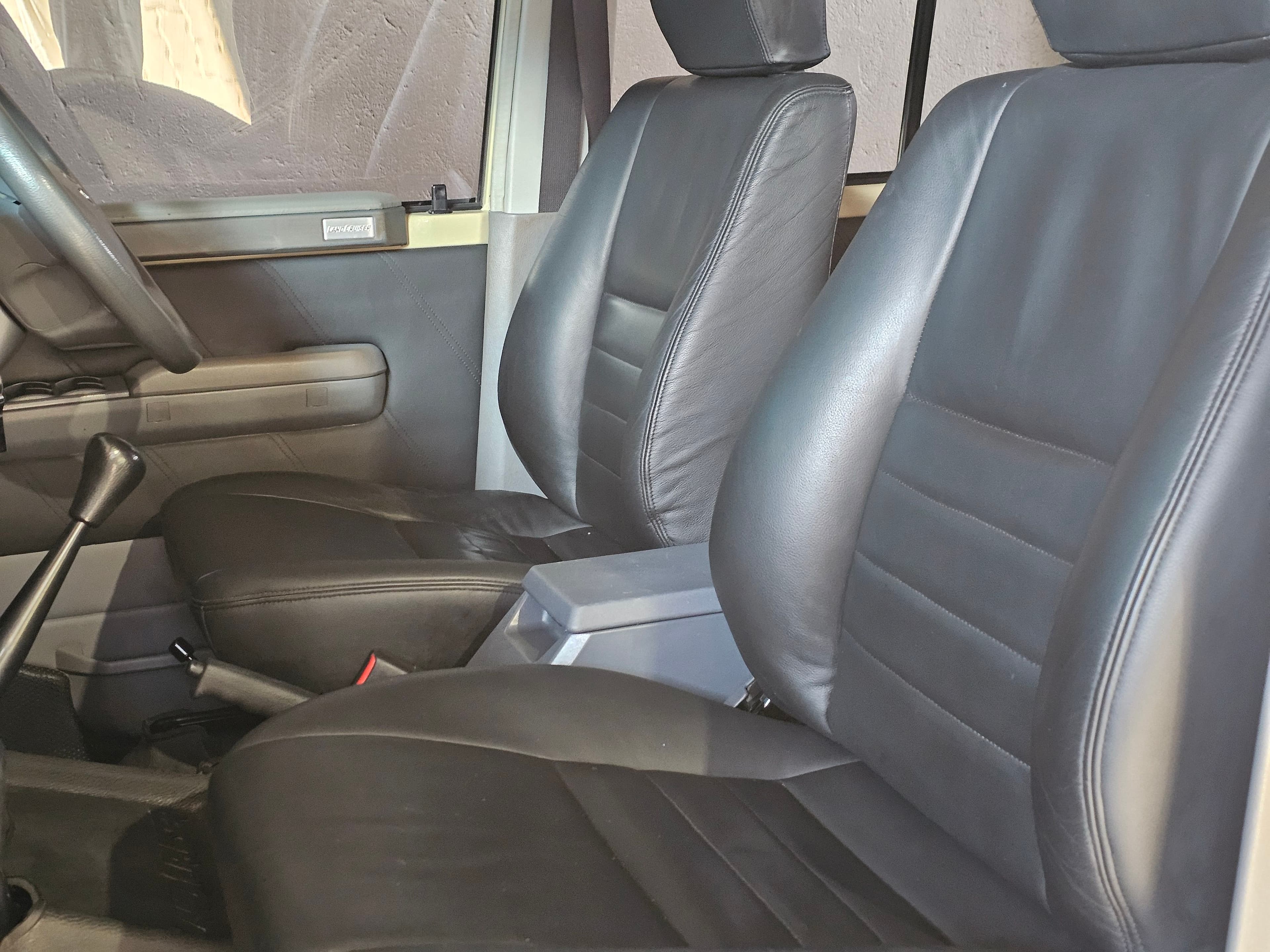 Toyota Land Cruiser 4.5 V8 Double Cab - Image 8